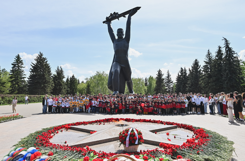 Возложение цветов в Парке Победы