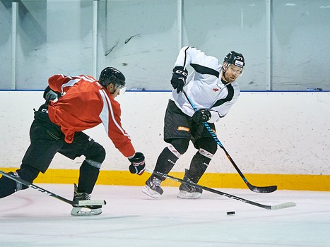 Тренировка "Авангарда" перед первым матчем на сборе