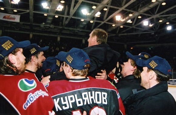 20 лет назад омский «Авангард» впервые стал чемпионом России. Как это было?