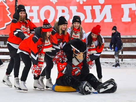 Выходные с «Авангардом» на городском катке на Бударина