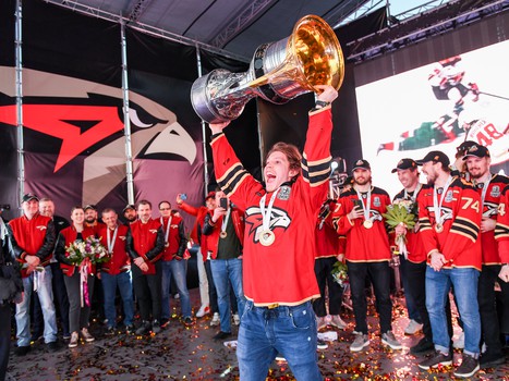 «Авангард» привёз Кубок Гагарина в Омск!