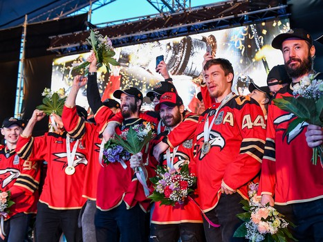 «Авангард» привёз Кубок Гагарина в Омск!