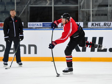 Никита Никитин готовится к первому матчу за "Авангард" после возвращения