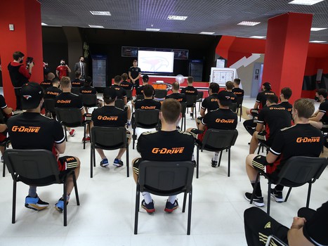 Сезон начинается. Командное собрание «Авангарда»