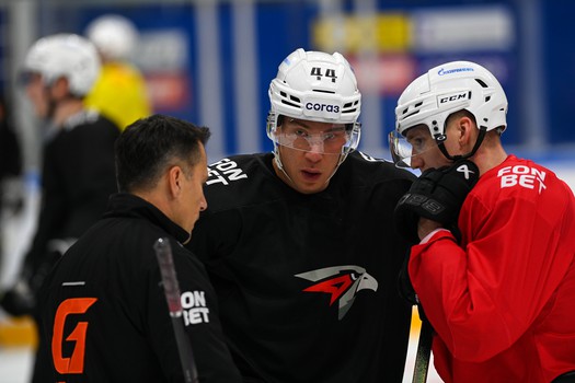 Тренировка «Авангарда» перед матчем в Уфе