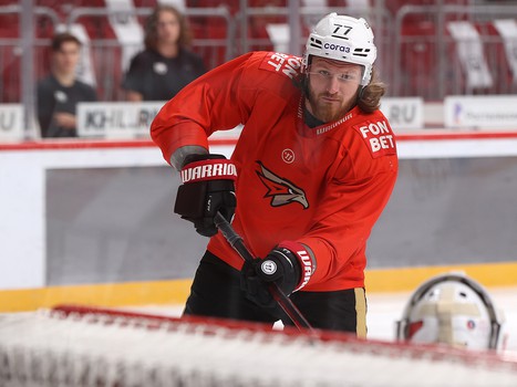 Раскатка «Авангарда» перед матчем в Челябинске