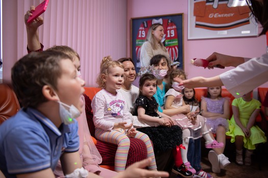 «Авангард» в гостях у болельщиков из гематологического отделения ОДКБ