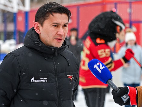 Уроки хоккея проходят в 10 школах Омска