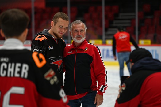 Массовые катания для 75 первых покупателей абонементов на матчи «Авангарда» в сезоне 2025/26 с Михаилом Гуляевым