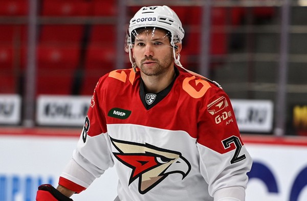 Сергей Толчинский сыграл 200-й матч в КХЛ и сделал передачу