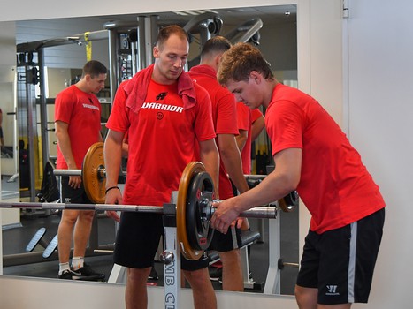 Хоккеисты "Авангарда" проходят тестирование