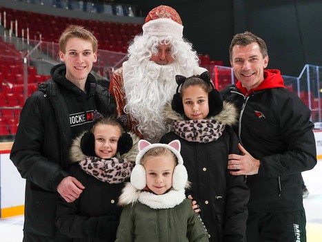 Семейные катания «Авангарда» перед Новым годом