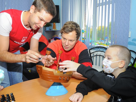 Фурх, Густафссон и Анелёв в гостях у юных болельщиков из ОДКБ