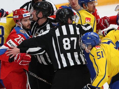 Семёнов и Войнов в матче сборной России против Швеции на Кубке 1 канала