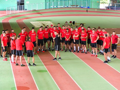 Силовой фортлег в легкоатлетическом манеже