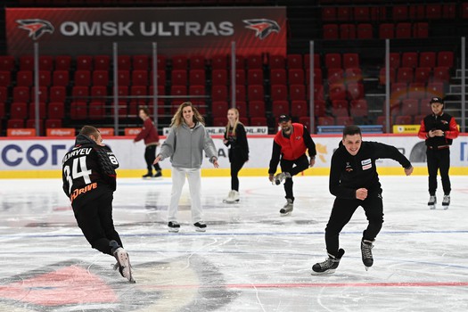 Массовые катания для 75 первых покупателей абонементов на матчи «Авангарда» в сезоне 2025/26 с Михаилом Гуляевым