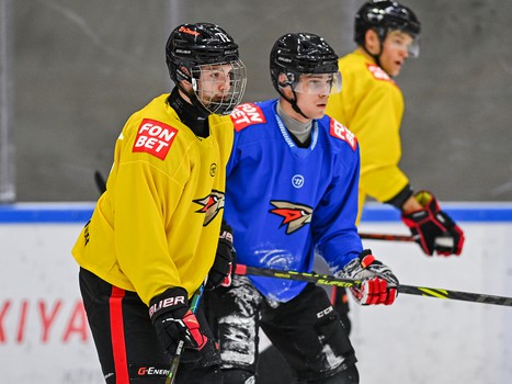 Глеб Трикозов и Михаил Гуляев тренируются с «Авангардом»