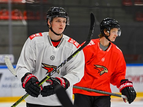 Олег Микульчик на тренировке «Авангарда»