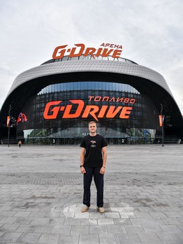 Александр Волков прилетел в Омск