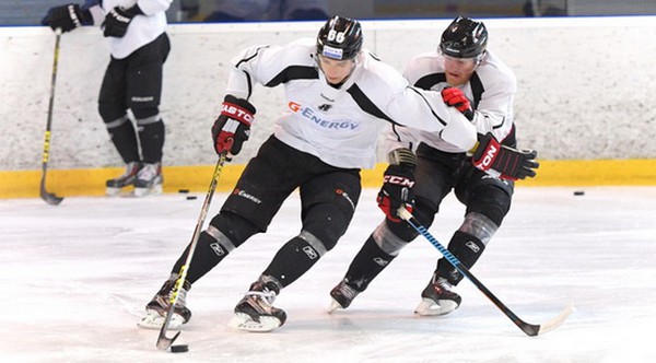 "Не жалеть ни себя, ни партнера по команде". Молодые "ястребы" рвутся в основу