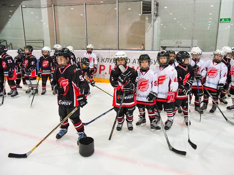 Новогодний праздник в хоккейной школе "Авангард"