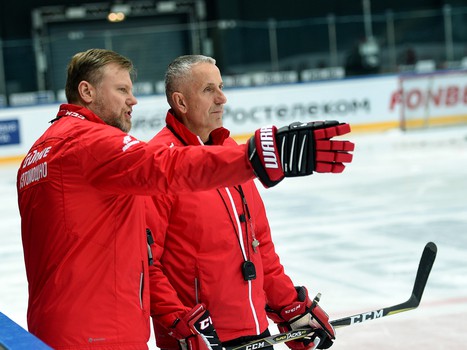 Тренировка "Авангарда" перед выездом в Астану