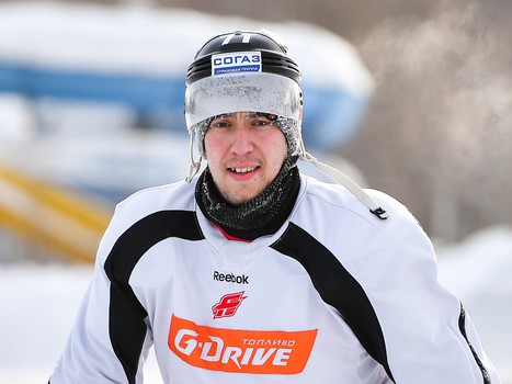 Тренировка "Авангарда" на стадионе "Юность" под открытым небом