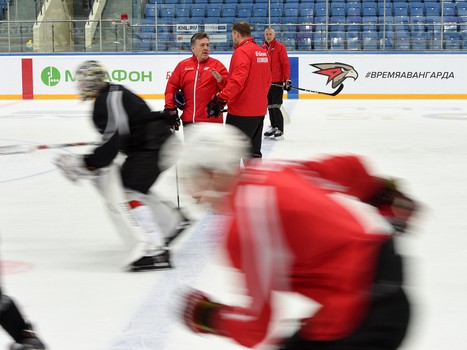 Тренировка "Авангарда" перед выездом в Астану