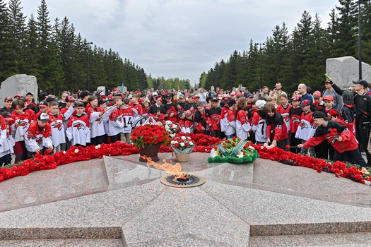 Возложение цветов в Парке Победы