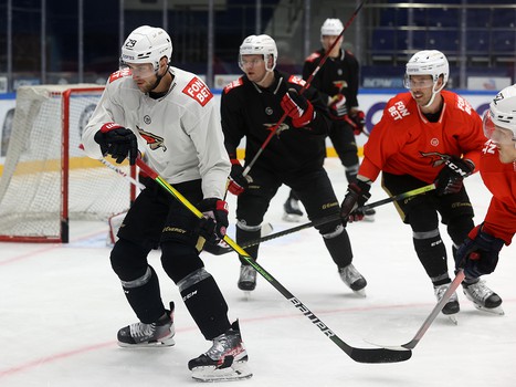 Тренировка «Авангарда» перед матчем в Новосибирске