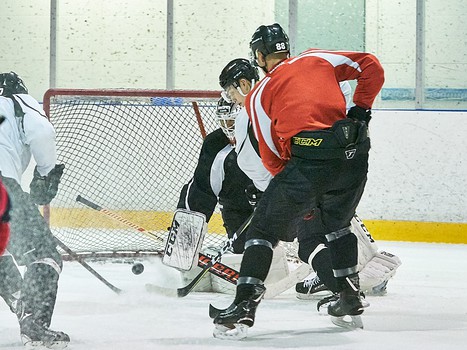 Тренировка "Авангарда" перед первым матчем на сборе
