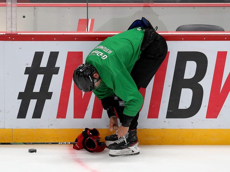 Снова на льду. «Авангард» вернулся к работе