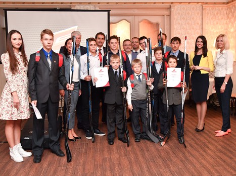 Благотворительный вечер для воспитанников хоккейной школы "Авангард"