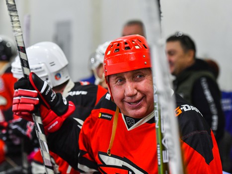 Ветераны «Авангарда» - сборная Ночной хоккейной лиги 8:4