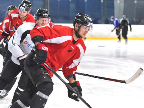 Перед игрой с "Пиратами". Тренировка на льду