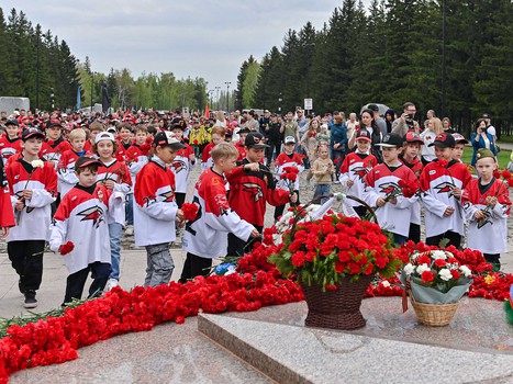 Возложение цветов в Парке Победы
