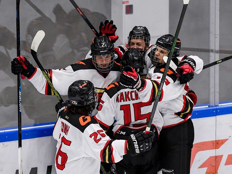 Третий игровой день финала Первенства ЮХЛ в Омске