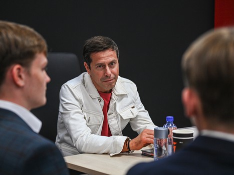 Александр Крылов на G-Drive Арене и в Хоккейной Академии «Авангард»