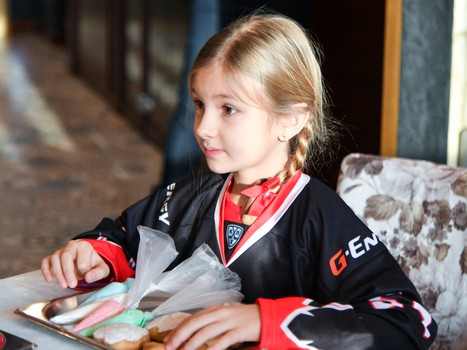 Подарки команде от Клуба юного болельщика "Авангарда"