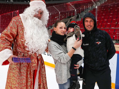 Семейные катания «Авангарда» перед Новым годом