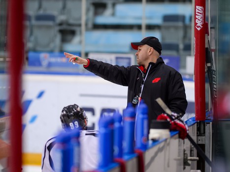 Тренировка "Авангарда" под руководством главного тренера команды Евгения Корноухова