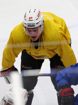 «Авангард» возобновил тренировки. Первое занятие по катанию