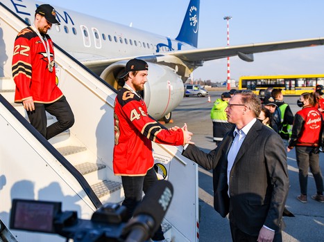 «Авангард» привёз Кубок Гагарина в Омск!