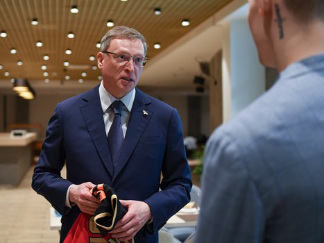 Встреча обладателя Кубка Гагарина Кирилла Семёнова и губернатора Александра Буркова в Академии «Авангард»