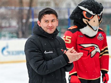 Уроки хоккея проходят в 10 школах Омска