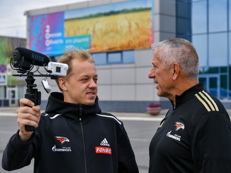 Боб Хартли прилетел в Омск