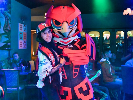 Хоккейная вечеринка в баре Svoи