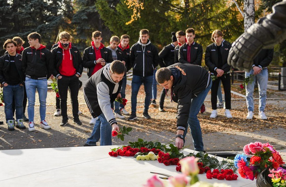 Любители хоккея сегодня вспоминают Алексея Черепанова