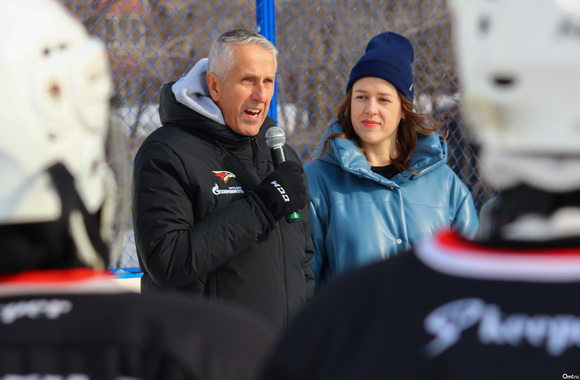 «Дети – это корни хоккея»: Боб Хартли посетил турнир дворовых команд в Омске