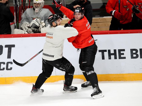 «Белые» vs «красные»: тренировочный матч